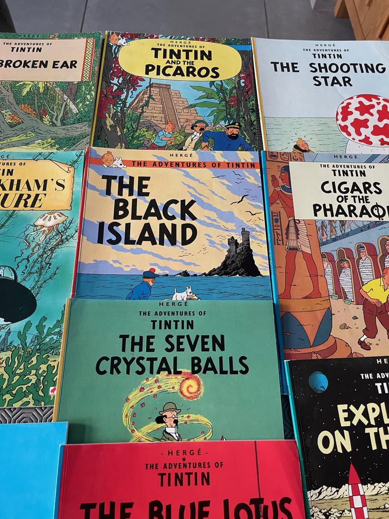 Peut inclure: Plusieurs bandes dessin&eacute;es Tintin, avec des titres comme "L'Oreille Cass&eacute;e", "Tintin et les Picaros", et "L'&Icirc;le Noire". Les couvertures pr&eacute;sentent des illustrations color&eacute;es et des titres. D'autres titres incluent "L'&Eacute;toile Myst&eacute;rieuse" et "Les Sept Boules de Cristal".