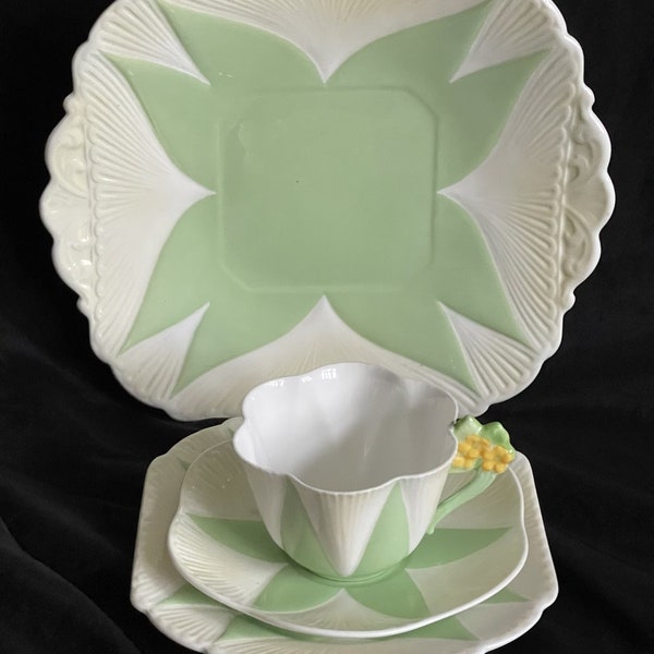 Shelley Dainty Shape Trio and Large Cake Plate "APPLE GREEN STAR" Pattern Art Deco. Dated : 1920/1930. Pattern No 1193/9 Stunning and Rare