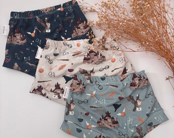 kurze Hose, Shorts, Bummie in verschiedenen Größen, Zauberschule, Zauberei, Geburt, Geschenk, Newborn, Baby