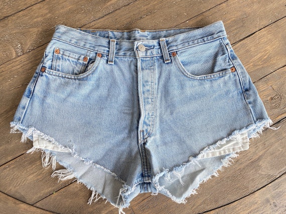 Vtg Levi’s Light Wash Shorts 31 - image 1