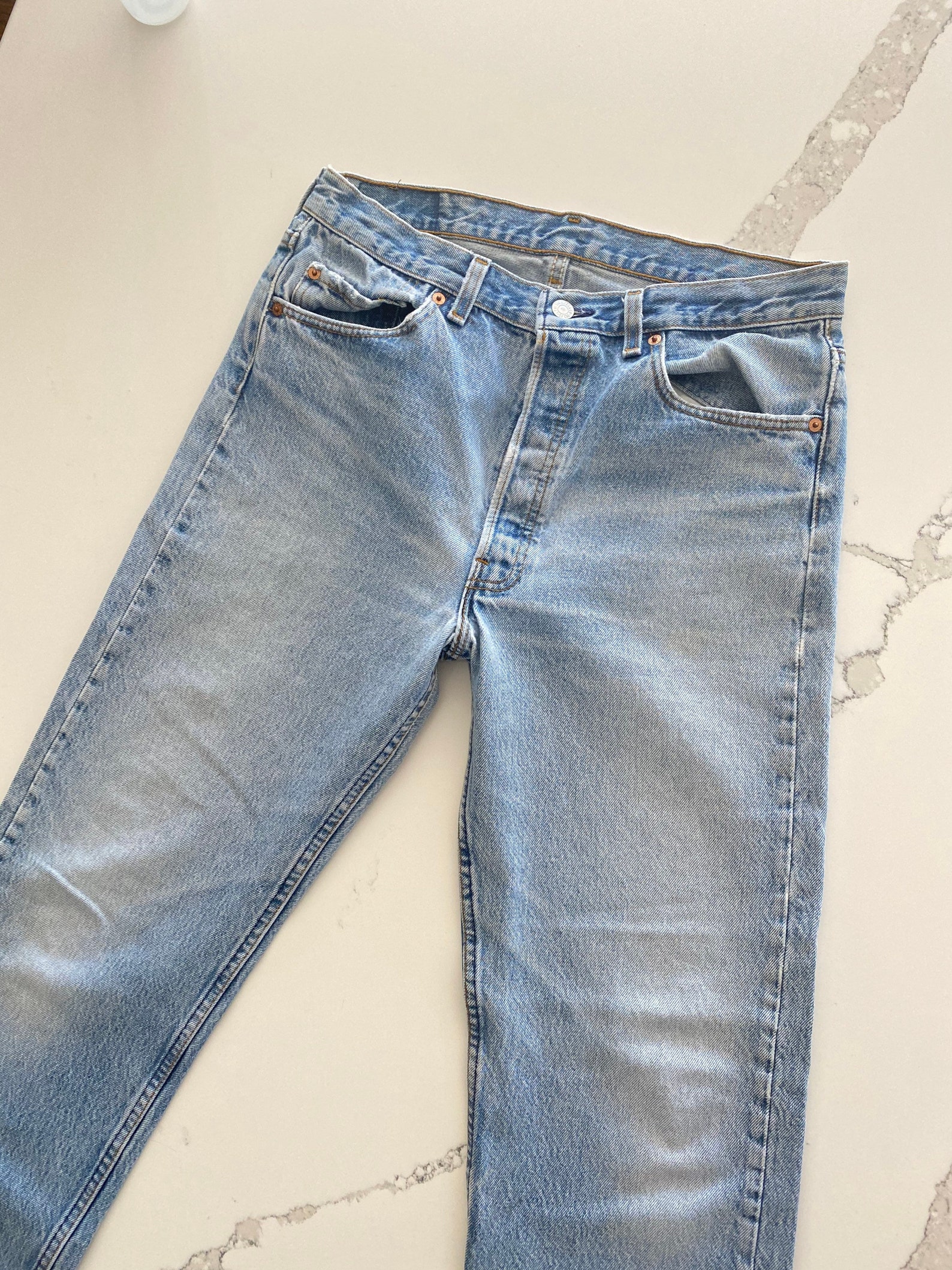 levi's 501 light wash jeans