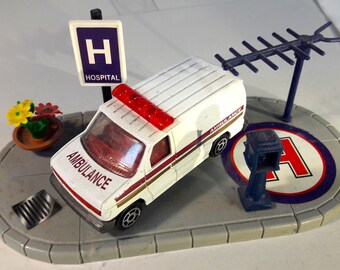 Majorette no 270 hospital playset 1992 Ford Econoline ambulance. W base, antenna, sign, light, and flower pot.