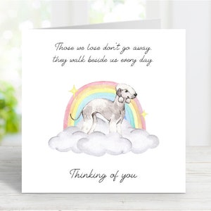 Tarjeta de condolencias para un Bedlington Terrier - Tarjeta de "Perro que piensa en ti" - Frase sentimental sobre la pérdida de un perro - Tarjeta "Puente Arcoíris" - 15 x 15 cm