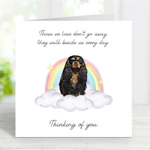 Tarjeta de condolencias para un Cavalier King Charles Spaniel (negro y fuego) - Frase de "Pensando en ti" por la pérdida de un perro - Tarjeta "Puente Arcoíris" - 15 x 15 cm