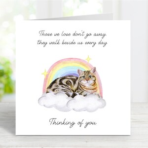 Tarjeta de condolencias para gato británico de pelo corto (atigrado marrón) - Tarjeta "Un gato piensa en ti" - Tarjeta sentimental por la pérdida de un gato - 15 x 15 cm