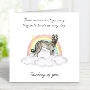 Tarjeta de condolencias para Deerhound - Pensando en ti, cita sentimental sobre la pérdida de un perro - Tarjeta Rainbow Bridge para perros - 15 x 15 cm