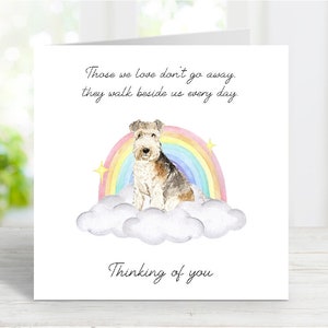 Tarjeta de condolencias para un Lakeland Terrier - Tarjeta de "Perro que piensa en ti" - Frase sentimental sobre la pérdida de un perro - Tarjeta Rainbow Bridge para perro - 15 x 15 cm