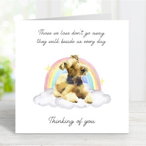 Tarjeta de condolencias para un Airedale Terrier - Tarjeta de un perro que piensa en ti - Frase sentimental sobre la pérdida de un perro - Tarjeta Rainbow Bridge para perros - 15 x 15 cm