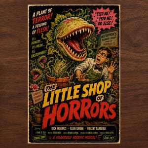 K&ouml;nnte beinhalten: Ein Filmplakat f&uuml;r The Little Shop of Horrors mit einer gro&szlig;en, zahnigen gr&uuml;nen Pflanze in einem Topf und einem Mann in einer gr&uuml;nen Sch&uuml;rze. Der Text lautet A PLANT OF TERROR, FEED ME, MUSHNIK'S FLOWER SHOP und THE LITTLE SHOP OF HORRORS.