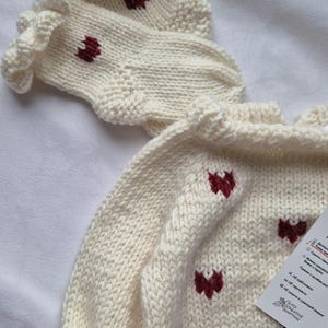 Hand-Knit Baby Sweater with Heart Details – Soft Merino & Cashmere Valentine’s Gift