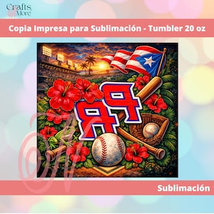Peut inclure: Un design vibrant pour un gobelet de 20 oz sur le thème du baseball. L'image comprend une balle de baseball, une batte, un gant et le drapeau portoricain. Des fleurs d'hibiscus rouges et une grenouille sont également présentes, avec le texte "Copia Impresa para Sublimación - Tumbler 20 oz".