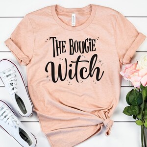 Where My Witches At?, Cute Halloween Tees, Funny Halloween Shirts, Halloween Party Top, Basic Witch, Halloween Bachelorette Party, Sorority bild 6