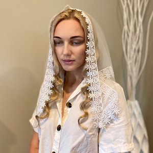 READY-TO-SHIP. White triangle Lace kerchief Head covering Church head wrap Catholic veil Chapel mantilla Veiled women For communion For girl