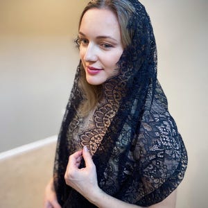 READY-TO-SHIP Black\white Soft Chantilly lace Infinity Church mantilla head covering shawl Catholic veil Church veil mantilla scarf