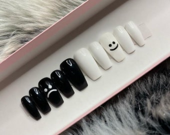 Featured image of post Black And White Nail Designs Smiley Face : I&#039;ve always loved classic nail designs that use black and white.