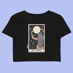 The Moon Crop Top - Tarot Graphic Tee - Camiseta Ilustrada - Carta del Tarot - Estética Bruja - Camisa de Astrología - Luna Llena - Algodón Orgánico