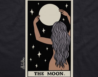 La Luna - Camiseta Gráfica del Tarot - Camiseta Ilustrada - Carta del Tarot - Estética Bruja - Camisa Zodiac - Luna Llena