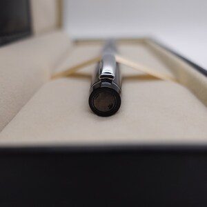 Perle Noire Estilográfica de Edición Limitada con Caja Mini Bloc de notas personalizado y recargas de tinta The Black Perle El regalo perfecto imagen 2