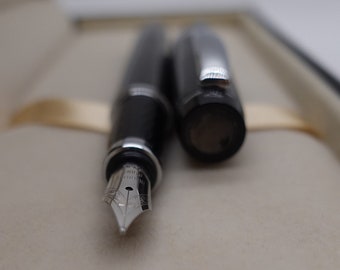 Perle Noire Limited Edition Fountain Pen with Box Custom Mini Note Pad and Ink Refills - The Black Perle - The Perfect Gift