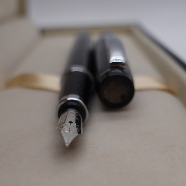 Perle Noire Limited Edition Fountain Pen with Box Custom Mini Note Pad and Ink Refills - The Black Perle - The Perfect Gift