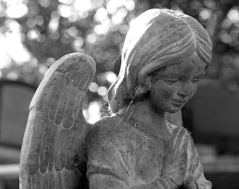 Arte mural - Fotografía en blanco y negro, ángel, cementerio, estatua, estatua