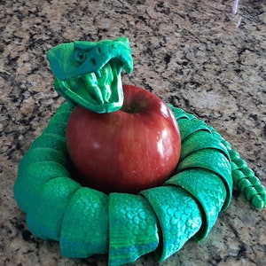 Rattle Snake articulated with working rattle designed by Matt Meyers, great present for kids and snake lovers alike. 3d printed fun for all
