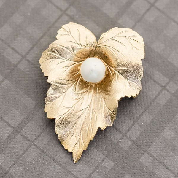 Vintage Sarah Coventry Elven Leaf Brooch G17