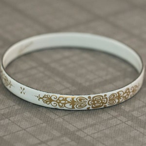 Vintage Boho White Bangle Bracelet 8 Inches G16