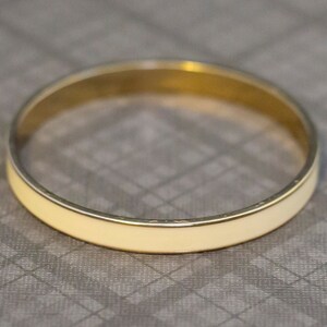 Vintage Creamy Bangle Bracelet, 8 Inches, G37