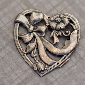 Vintage Mid Century Heart Silver Tone Brooch G17