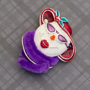 Vintage Fashionable Lady Intricate Brooch - G32