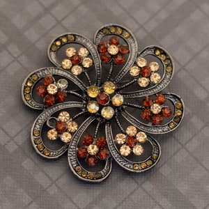 Vintage Rhinestone Flower Brooch G31