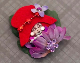 Vintage Flower Fairy Brooch, G31