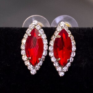 Vintage Art Deco Red Ruby Faux Gem Silver Tone Eye-shaped Stud Earrings, G48
