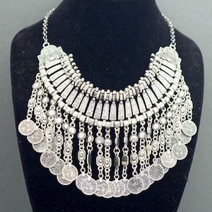 Vintage Art Deco Silver Tone Large Music Bib Necklace 20 Inches G20