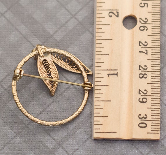 Vintage Victorian Gold Tone Open Circle Brooch G23 - image 2