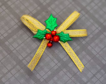 Vintage Gold Tone Ribbon Christmas Mistletoe Brooch - G45