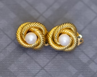 Vintage Spiral Serpent White Faux Pearl Center Clip On Earrings, G48