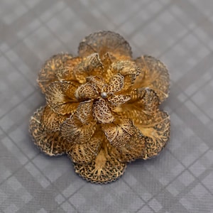 Vintage Intricate Silver Tone Floral Brooch G29