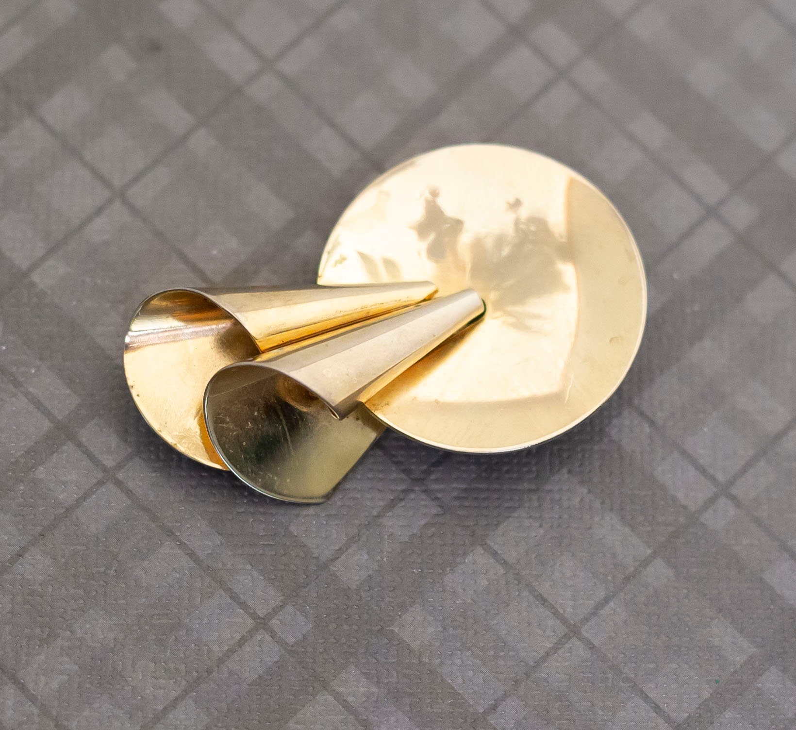 Vintage Gold Tone Circular Geometric Brooch - G32