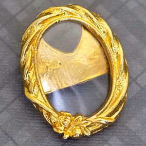 Spilla portafoto vintage astratta ovale rotonda color oro, G45