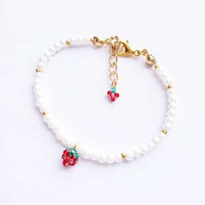 strawberry charm bracelet / strawberry beaded bracelet / fruit bead bracelet