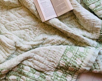 Hand Block Print Cotton Quilt: Jaipuri Reversible Queen Razai
