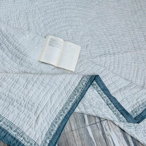 Hand Block Print Cotton Quilt: Reversible Jaipuri Razai