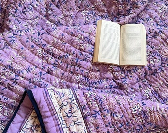 Lila Floral Block Print Baumwoll Quilt - Handgemachter Kantha Überwurf