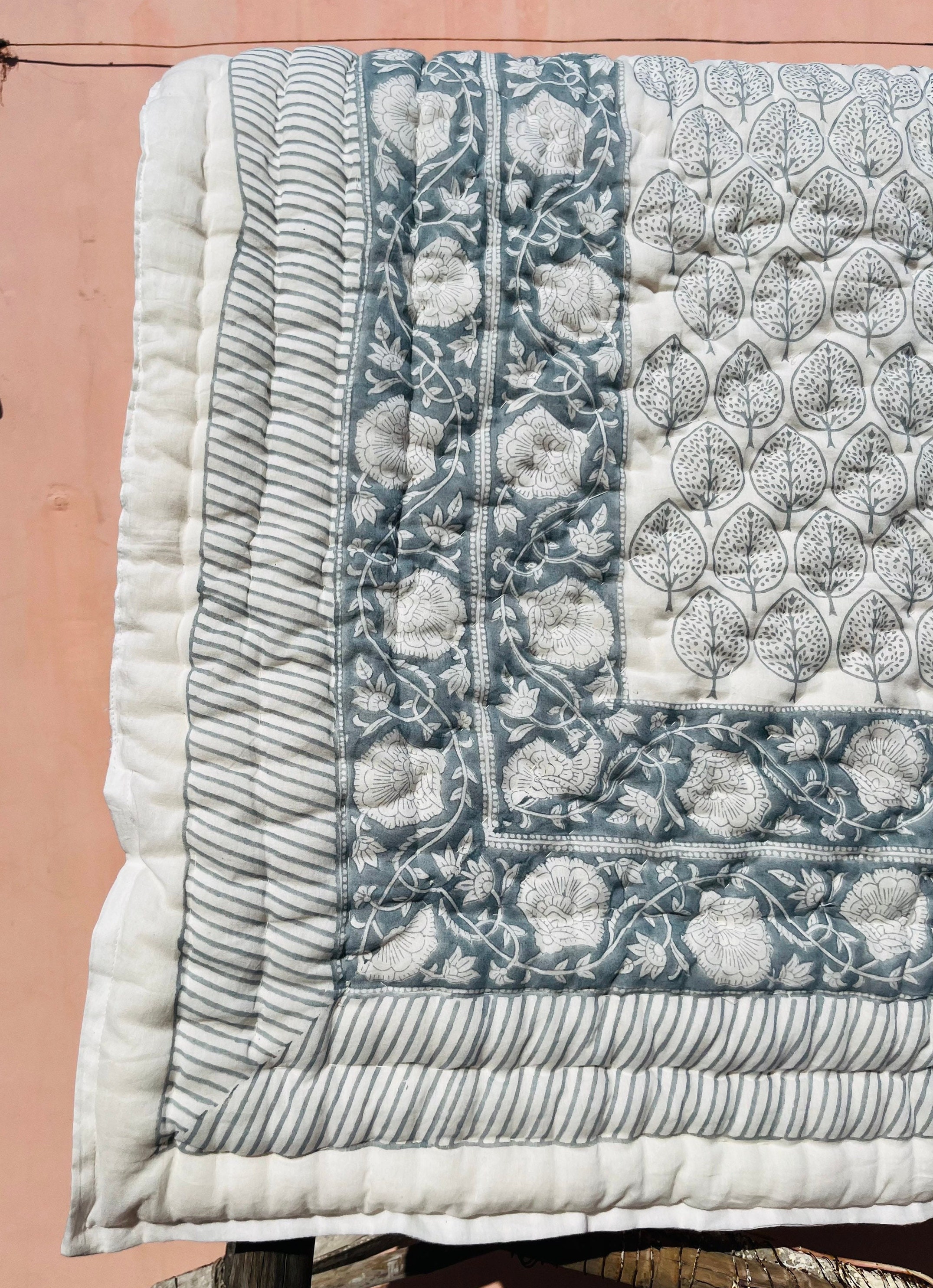 ハンドメイドカンタベビーキルト：モダンブロックプリントコットン