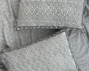 Kussenhoes met blokprint in antracietgrijs, sierkussen van linnen en katoen, decoratieve kussens met bloemenprint in boho-stijl.
