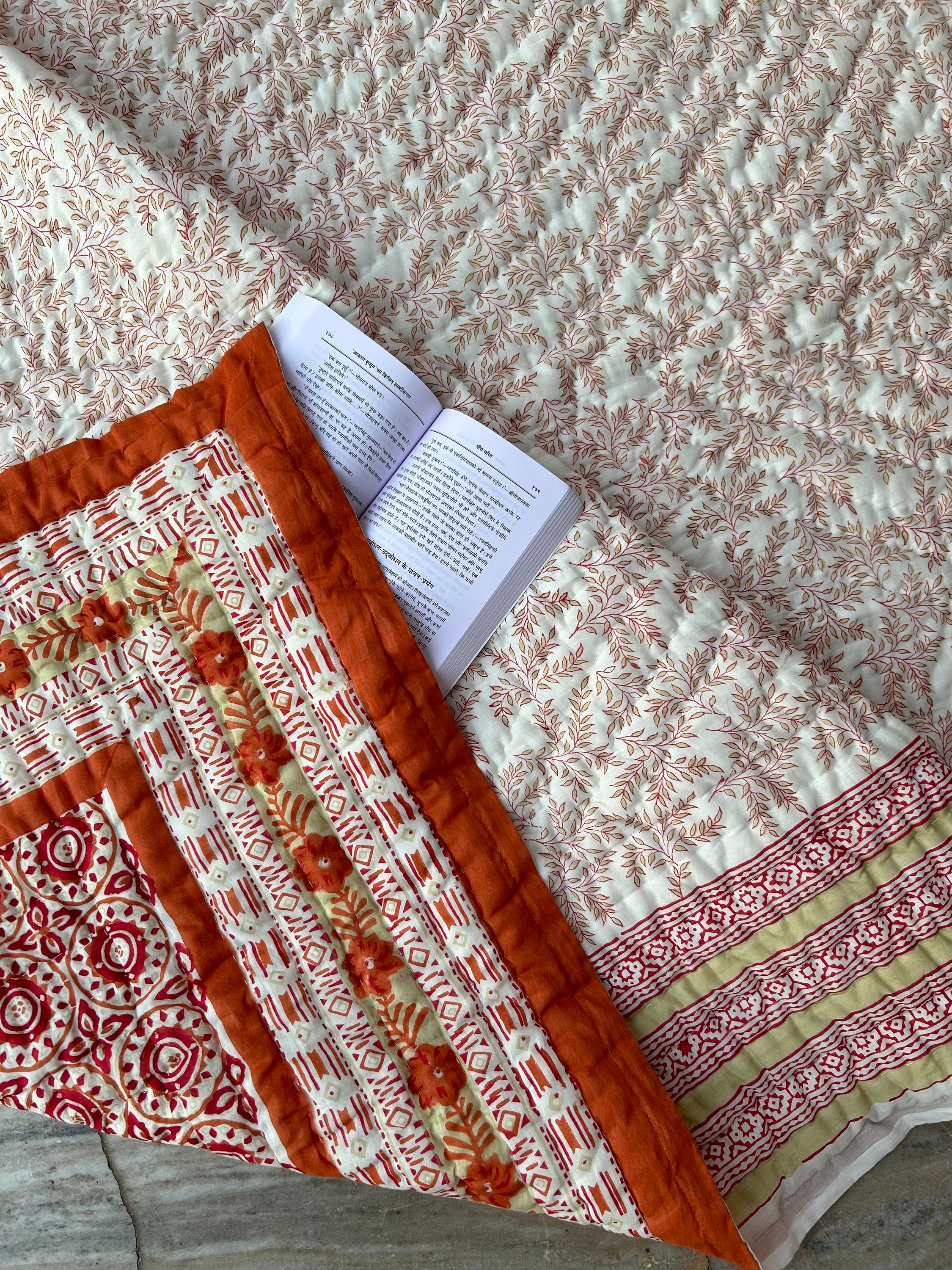 ハンドブロックプリントコットンクイーンキルト: リバーシブルジャイ