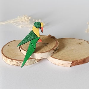 &quot;NINO&quot; brooch in genuine leather, parrot origami style, royal green, metallic green and yellow colors