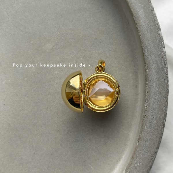 Sphere locket clearance